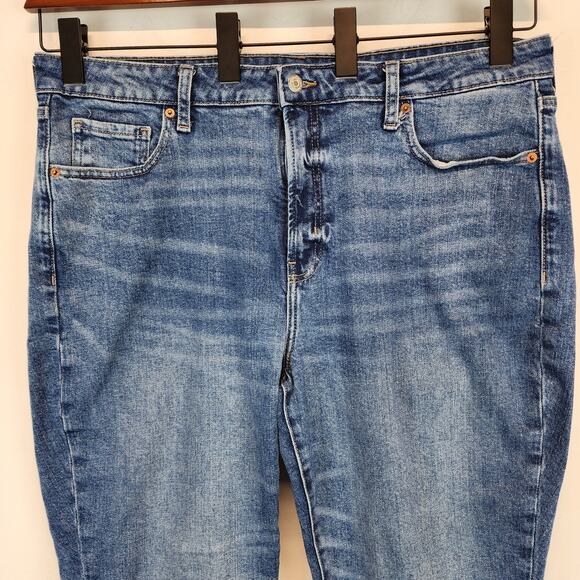Old Navy OG Straight Leg Jeans Size 18 Blue High Rise Blue Whiskering Stretch - Picture 3 of 10